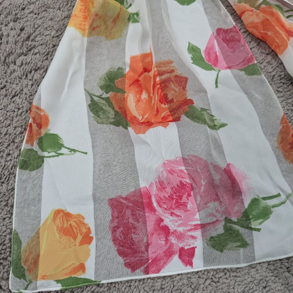 White Roses Scarf - Picture 2 of 2